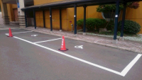 車いす専用駐車場（建物横）