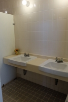 潮見館１階宴会場トイレ洗面台