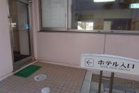 屋内駐車場からの入口