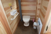 山小屋１階トイレ内