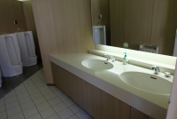 フロントエリア男性トイレ全体