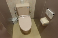 宴会場トイレ女子　個室