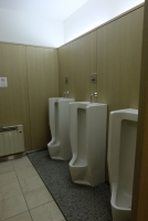 レストラン付近トイレ男性小便器