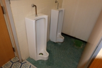 本館フロント階一般男子トイレ小便器