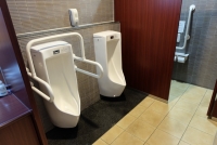 共用男子トイレ