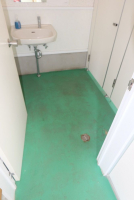 女子トイレ内