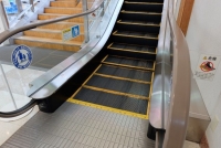 館内エスカレーター