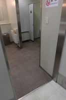 １階女子トイレ入口