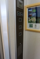 エレベーター　カゴ内