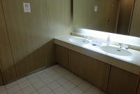 宴会場一般女性トイレ洗面台