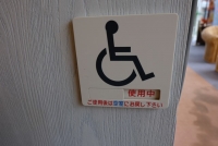 車いすトイレ　鍵
