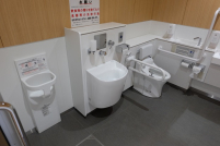 多目的トイレ（男子トイレ内）