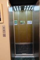 潮見館エレベーター