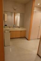 １階一般女子トイレ入口