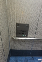 エレベーター　カゴ内