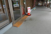休憩コーナー側入口