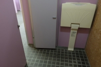 女性用トイレ（建物外）