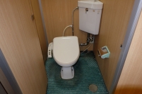 本館フロント階一般男子トイレ洋式個室