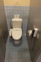 ２階男子トイレ洋式個室