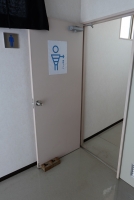 男性用トイレ（劇場）