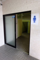 男性用トイレ（建物外）