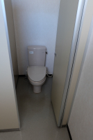 男性用トイレ（劇場）