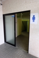 男性用トイレ（建物外）