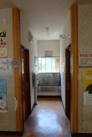 資料館・休憩所トイレ入口
