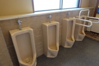 ２階男子トイレ小便器