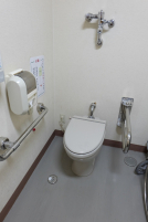 車いす専用トイレ（フロント横）