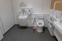 多目的トイレ（女子トイレ内）