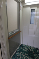 宿泊棟へのエレベーター内