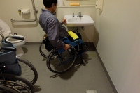 車いす用トイレ