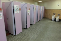 女性用トイレ（建物外）