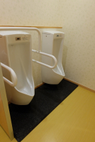 宿泊棟男子トイレ小便器