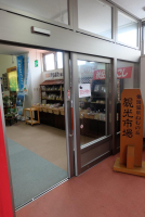 北側入口（建物向かって右側）