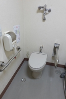 車いす専用トイレ（フロント横）