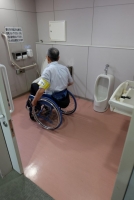 車いす対応トイレ（１階南口）