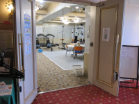 「ロイヤルフィットネス」入口