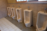 宴会場一般男子トイレ小便器