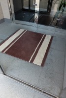入口‐駐車場側玄関