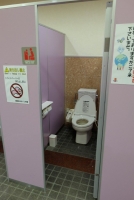 女性用トイレ（建物外）
