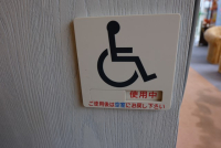 車いすトイレ　鍵