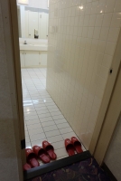 一般トイレ（フロント階）女子入口